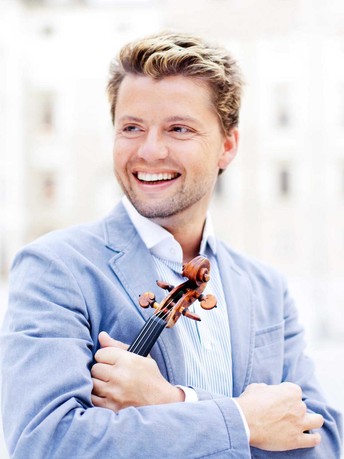 UNICEF Botschafter Julian Rachlin mit Geige