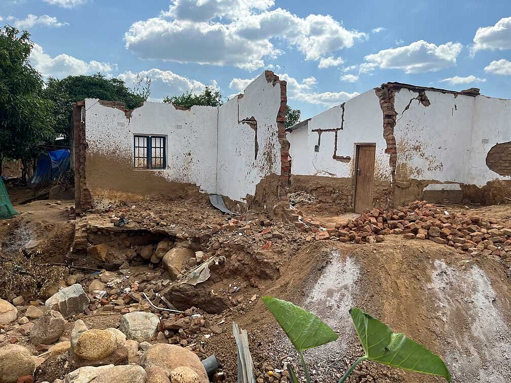 Die Ruine eines zerstörten Hauses in Malawi.