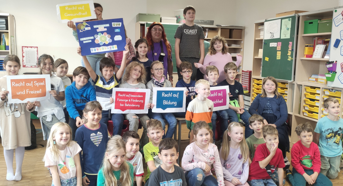 Kinder mit Heinz Wagner.