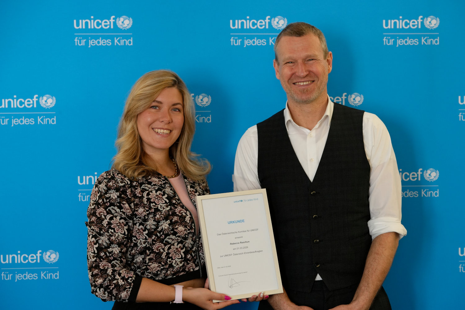 Rebecca Raschun „JustBecci“ & UNICEF Österreich Geschäftsführer, Christoph Jünger.