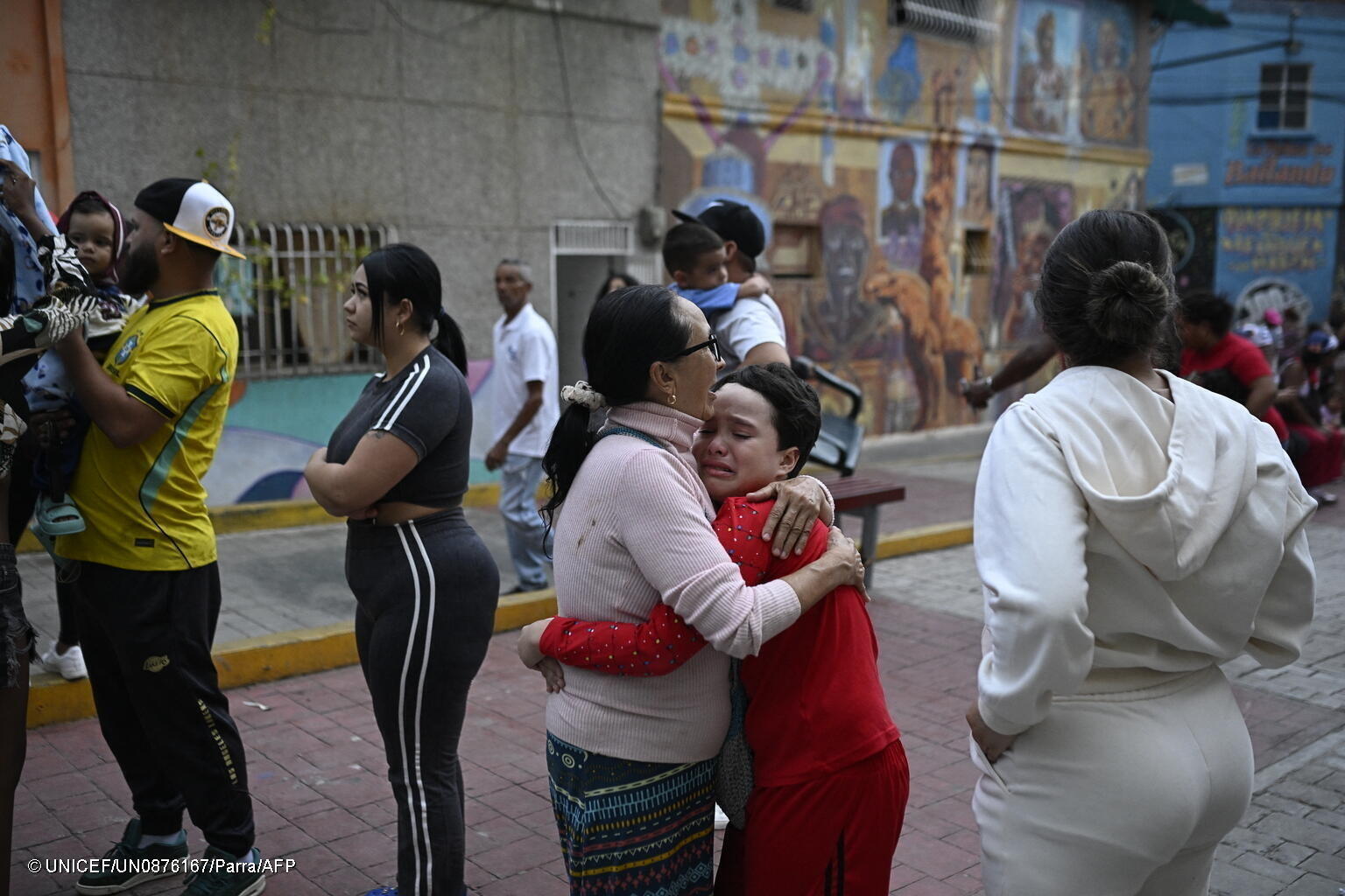 Verzweifelte Menschen und Zerstörung nach dem Erdbeben in Venezuela.
