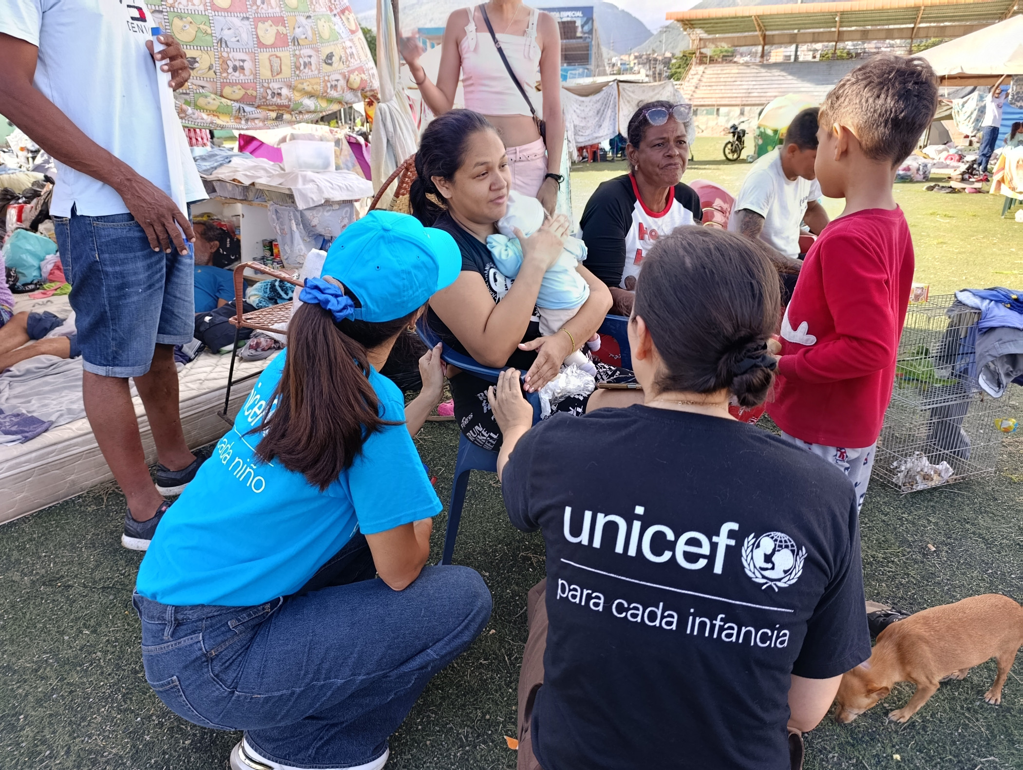UNICEF Mitarbeiter in einer Notunterkunft in Venezuela.