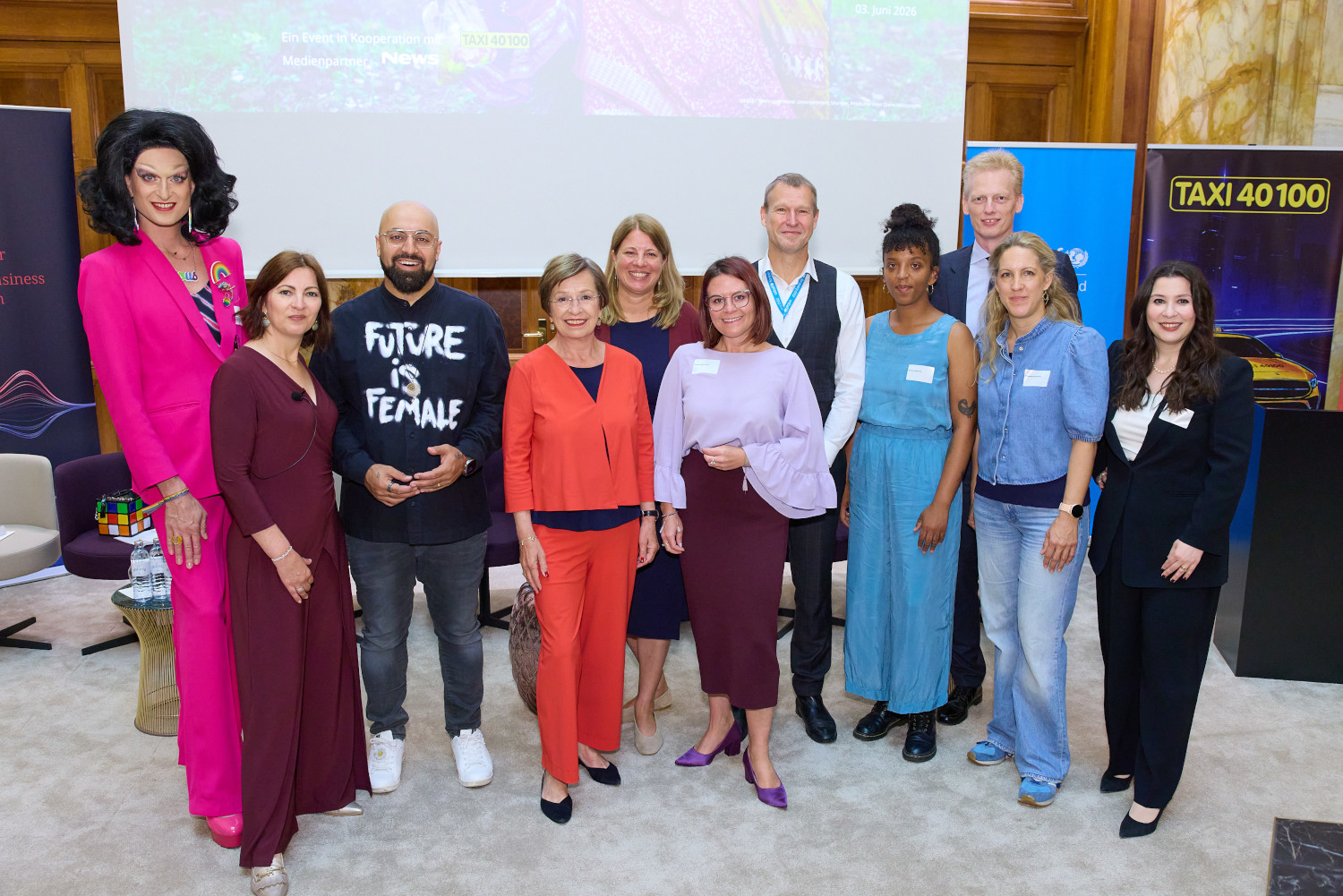 Das Gruppenfoto aller Panelteilnehmerinnen.