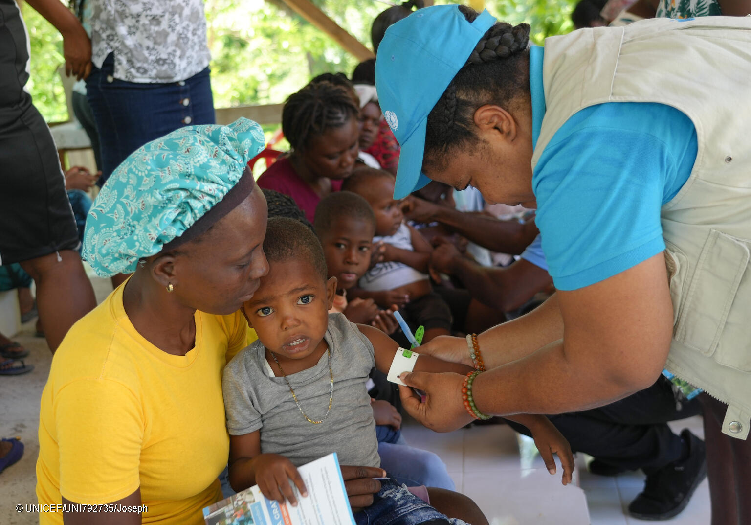 Haiti Mangelernährung, Kinder werden untersucht.