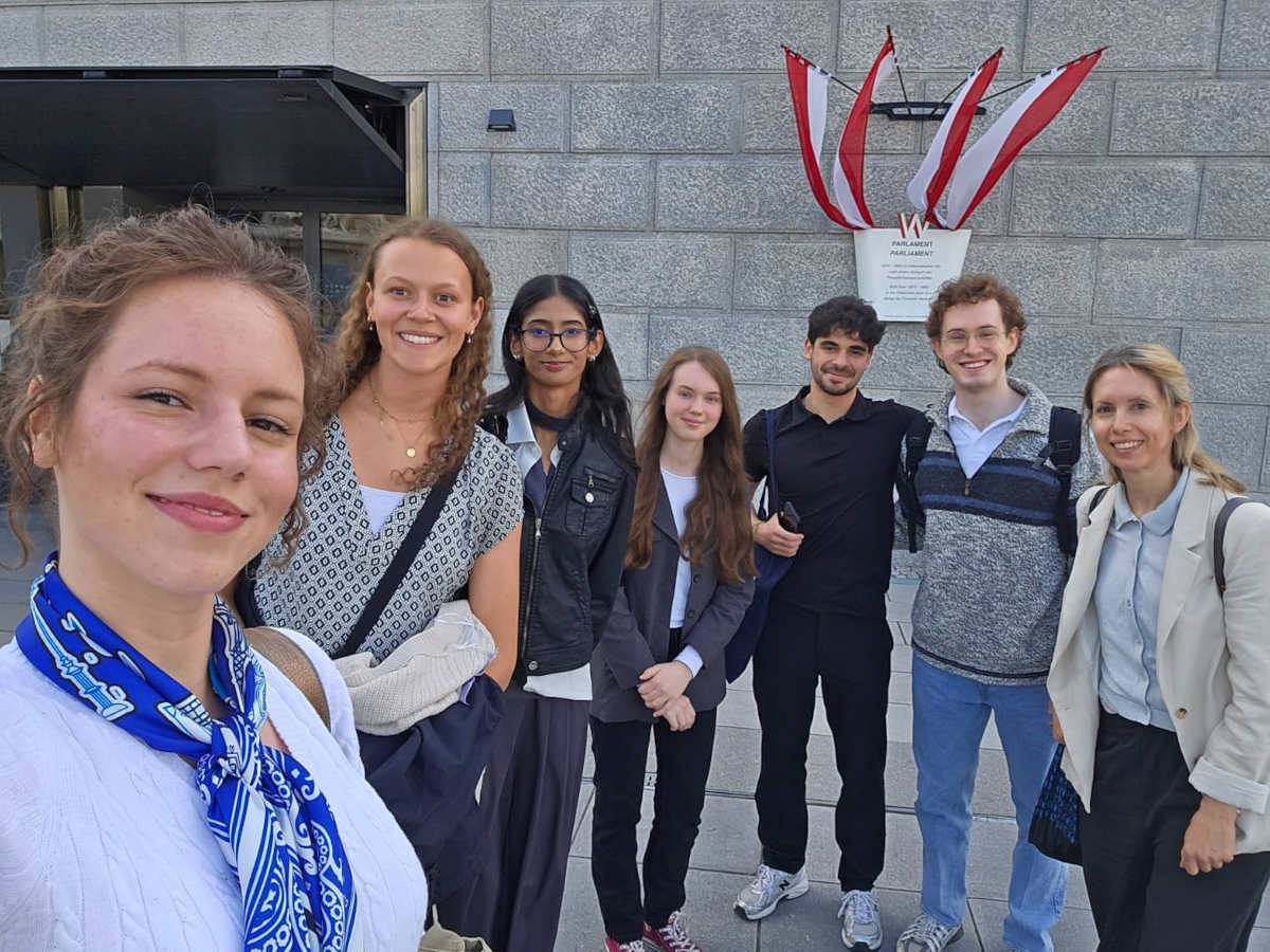 Der UNICEF Österreich Jugendbeirat zu Besuch im Parlament in Wien.